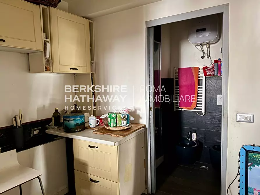 Immagine 7 di Locale commerciale in vendita  in Via Basento 1 a Roma