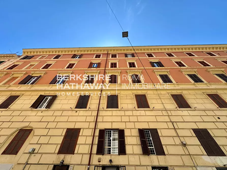 Immagine 10 di Locale commerciale in vendita  in Via Basento 1 a Roma