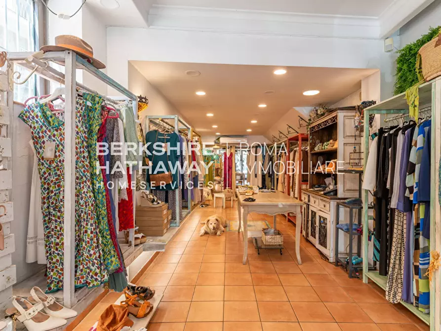 Immagine 6 di Locale commerciale in vendita  in Via Filippo Civinini 1 a Roma