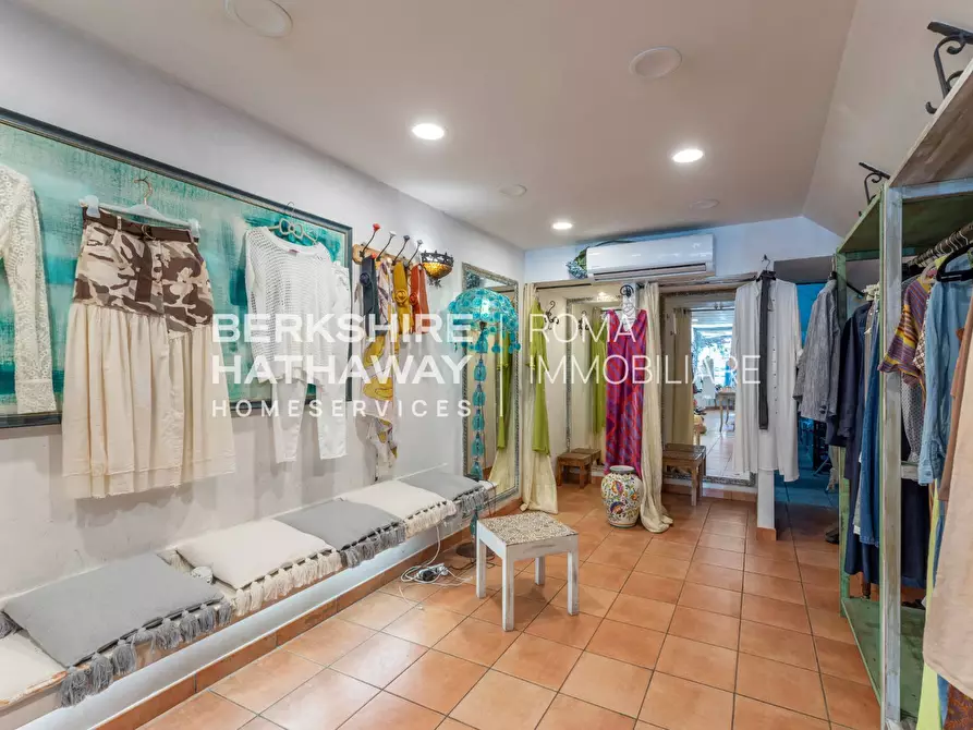 Immagine 7 di Locale commerciale in vendita  in Via Filippo Civinini 1 a Roma
