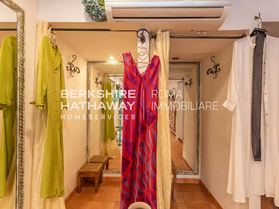 Immagine 8 di Locale commerciale in vendita  in Via Filippo Civinini 1 a Roma