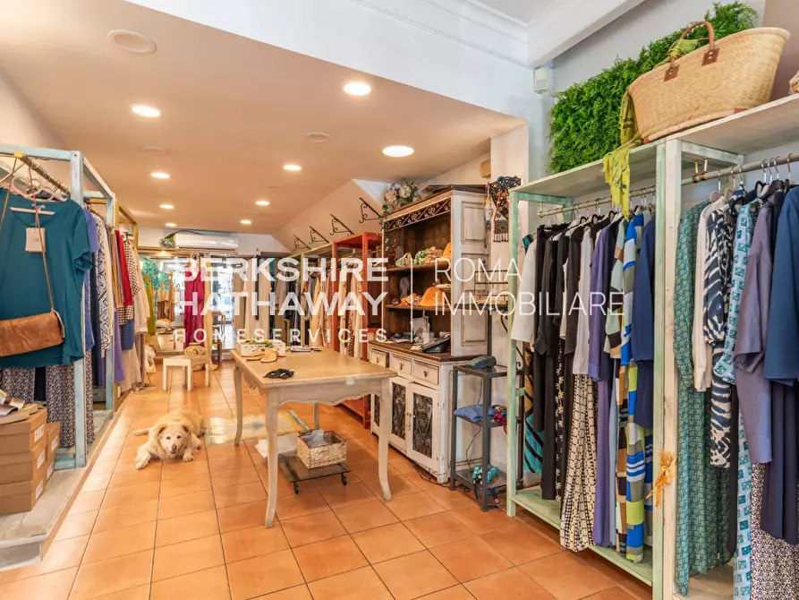 Immagine 9 di Locale commerciale in vendita  in Via Filippo Civinini 1 a Roma