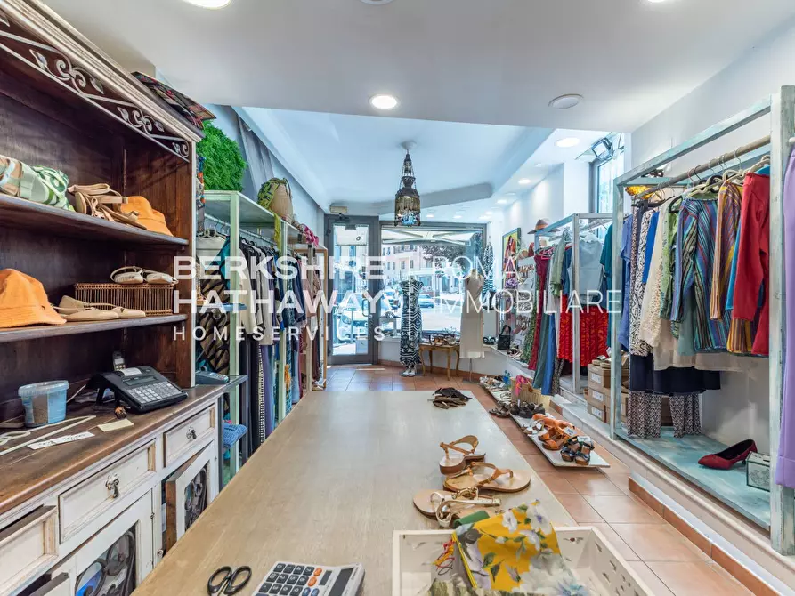 Immagine 10 di Locale commerciale in vendita  in Via Filippo Civinini 1 a Roma