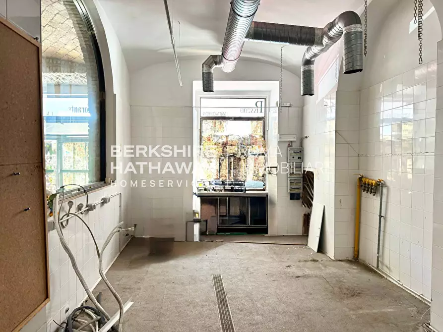 Immagine 7 di Locale commerciale in affitto  in Piazza Alessandria 1 a Roma