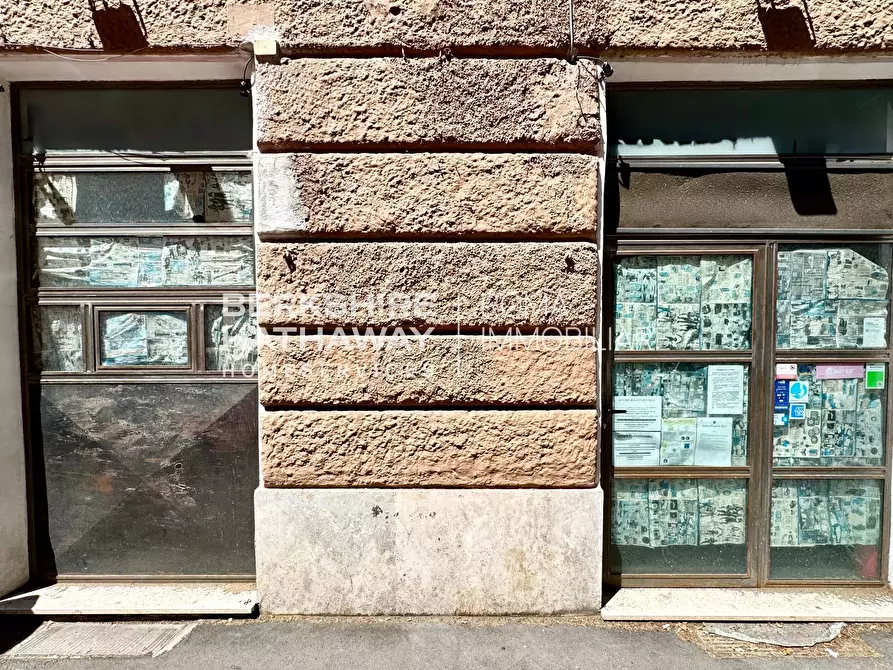 Immagine 9 di Locale commerciale in affitto  in Piazza Alessandria 1 a Roma