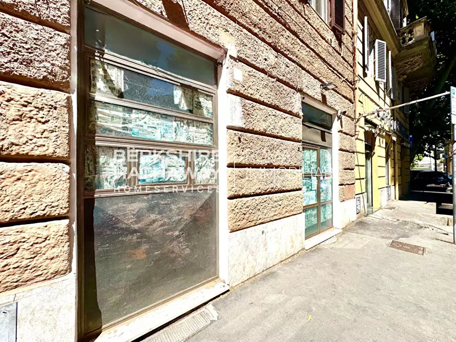 Immagine 10 di Locale commerciale in affitto  in Piazza Alessandria 1 a Roma