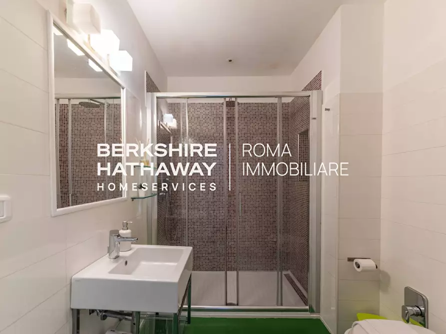 Immagine 6 di Locale commerciale in vendita  a Roma