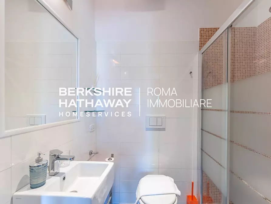 Immagine 7 di Locale commerciale in vendita  a Roma