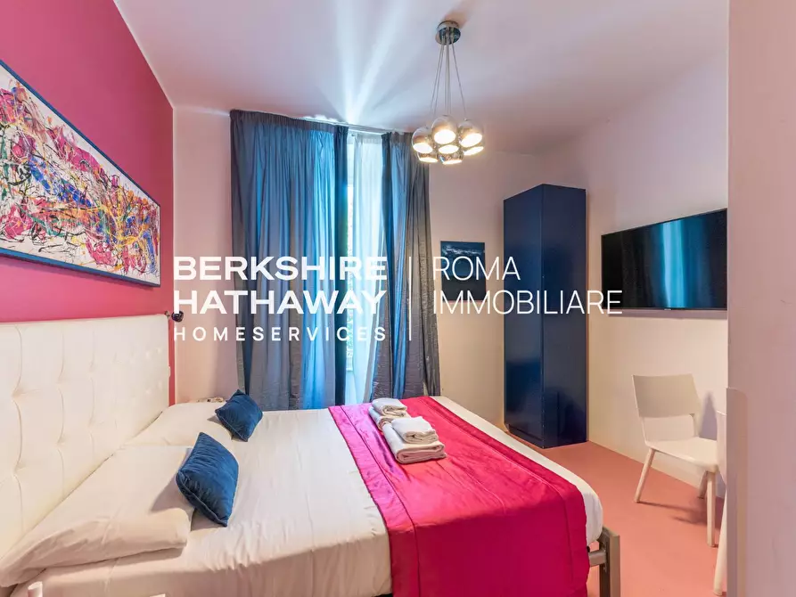 Immagine 11 di Locale commerciale in vendita  a Roma