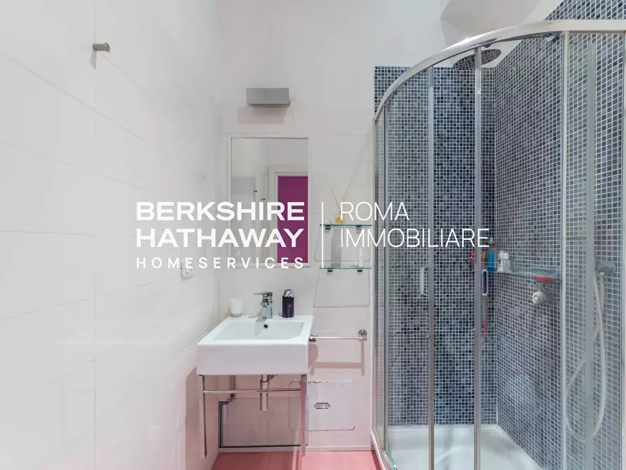 Immagine 13 di Locale commerciale in vendita  a Roma