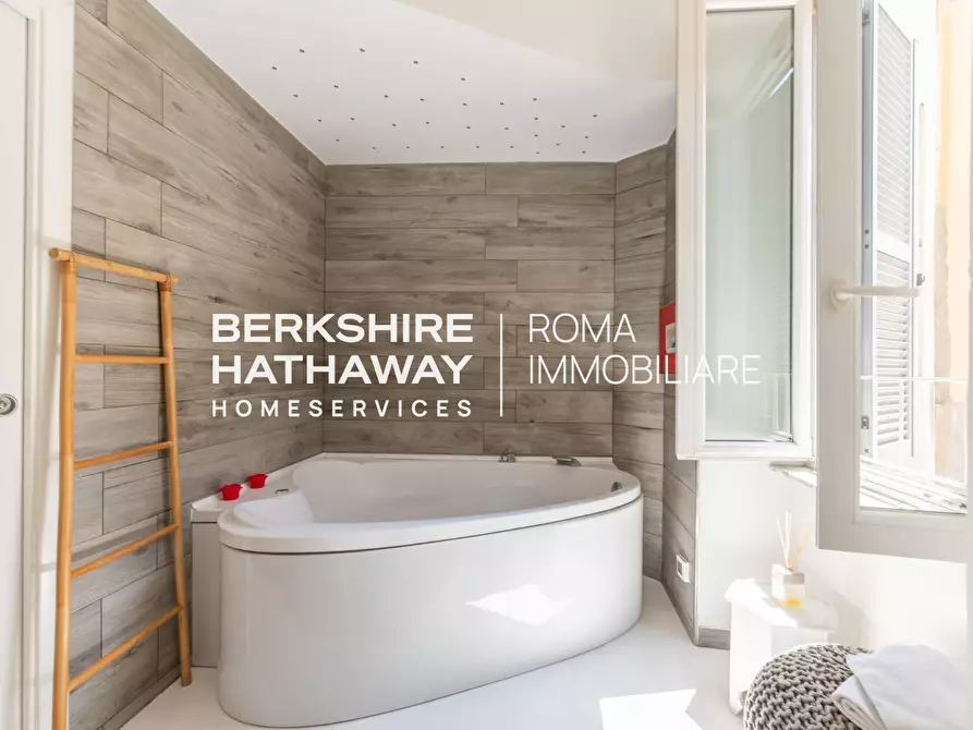 Immagine 18 di Locale commerciale in vendita  a Roma