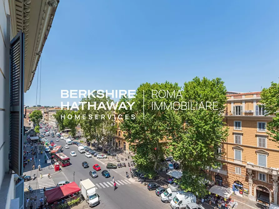 Immagine 19 di Locale commerciale in vendita  a Roma