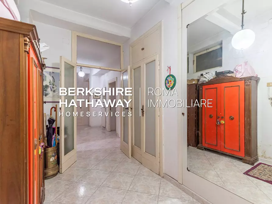 Immagine 3 di Appartamento in vendita  in Via Benaco a Roma