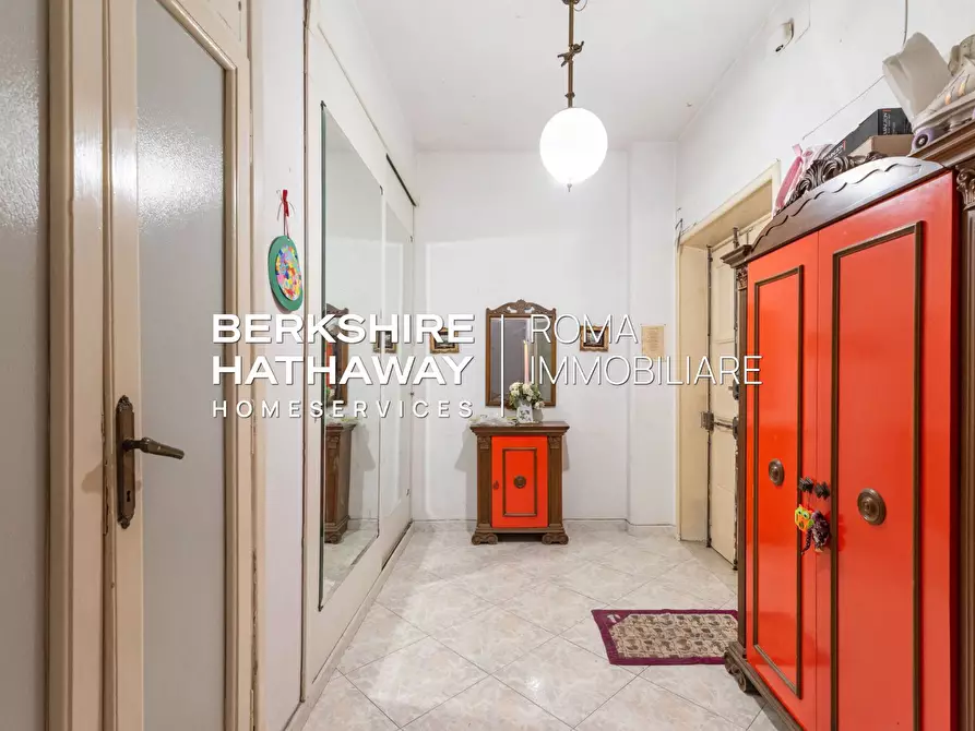 Immagine 4 di Appartamento in vendita  in Via Benaco a Roma