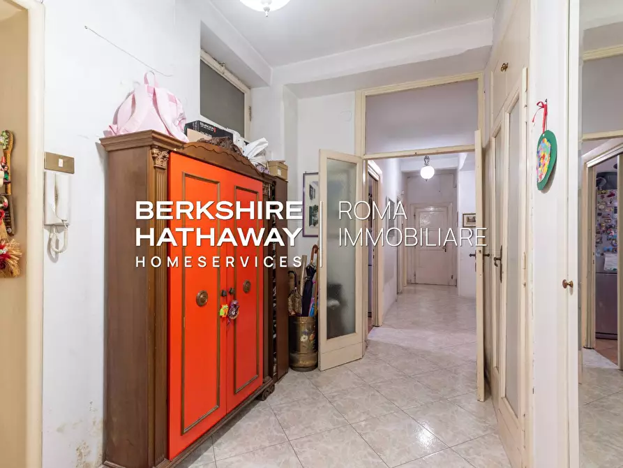 Immagine 5 di Appartamento in vendita  in Via Benaco a Roma