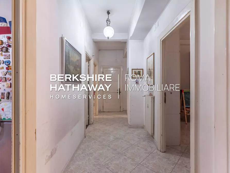 Immagine 6 di Appartamento in vendita  in Via Benaco a Roma