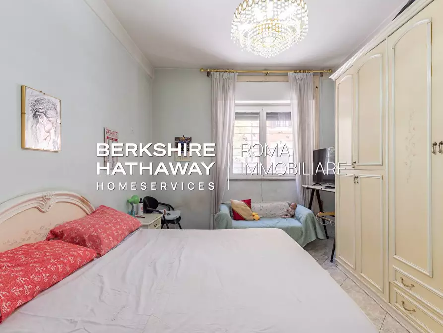 Immagine 8 di Appartamento in vendita  in Via Benaco a Roma