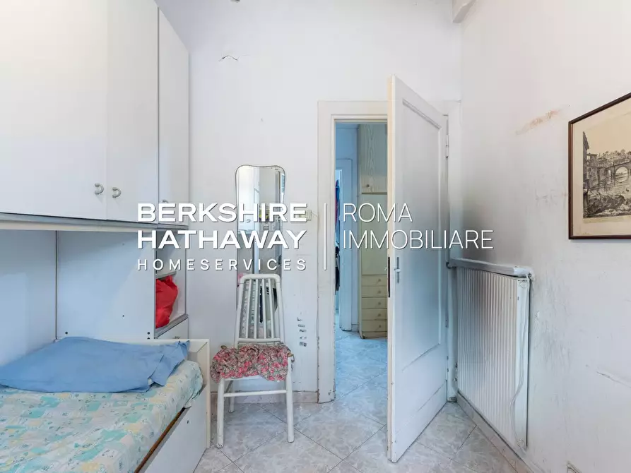 Immagine 10 di Appartamento in vendita  in Via Benaco a Roma