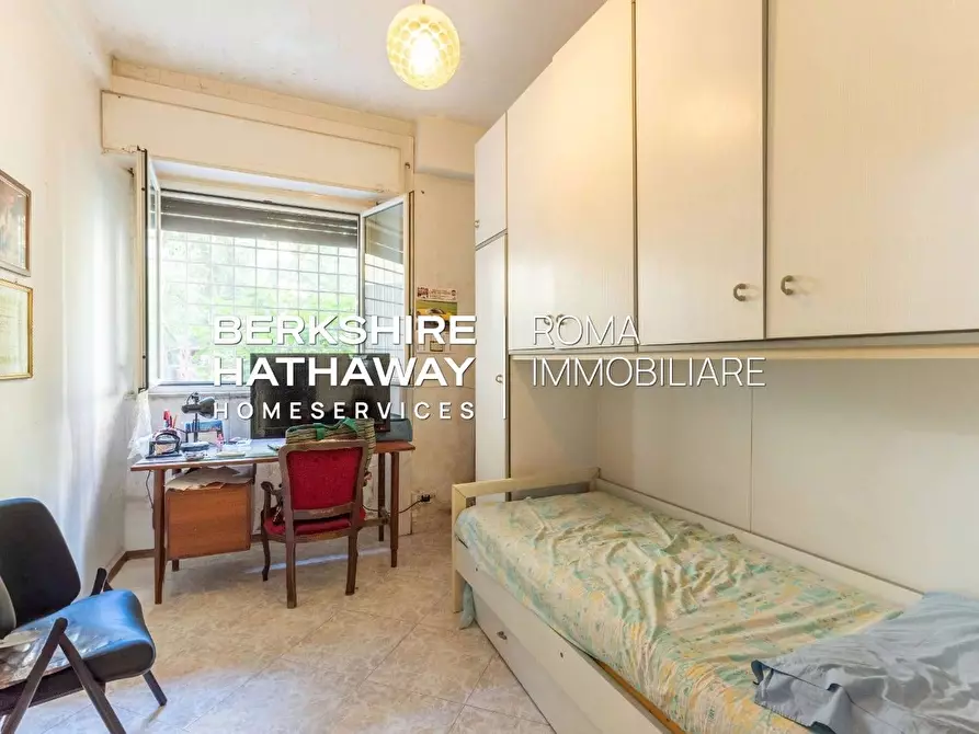 Immagine 11 di Appartamento in vendita  in Via Benaco a Roma