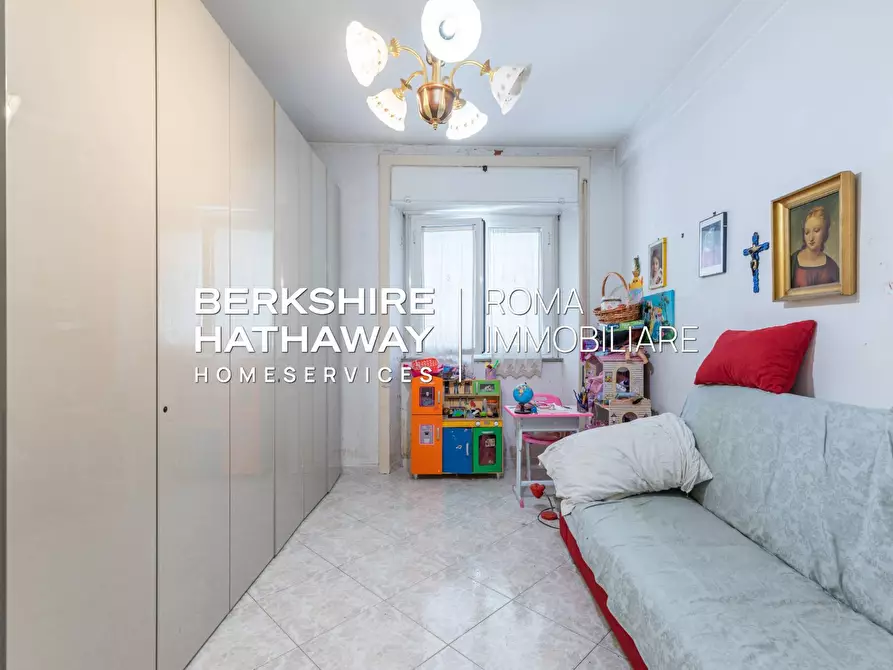 Immagine 13 di Appartamento in vendita  in Via Benaco a Roma