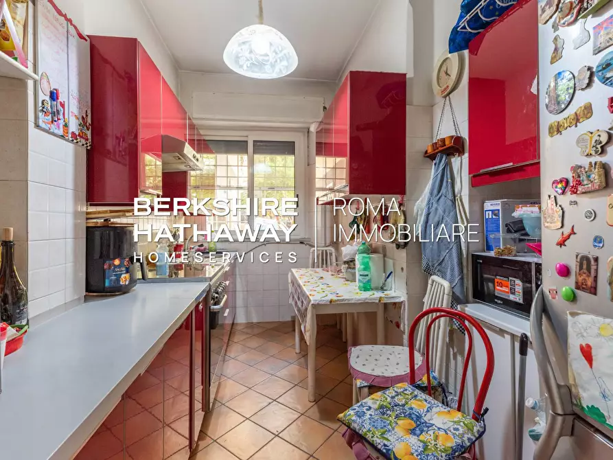 Immagine 2 di Appartamento in vendita  in Via Benaco a Roma