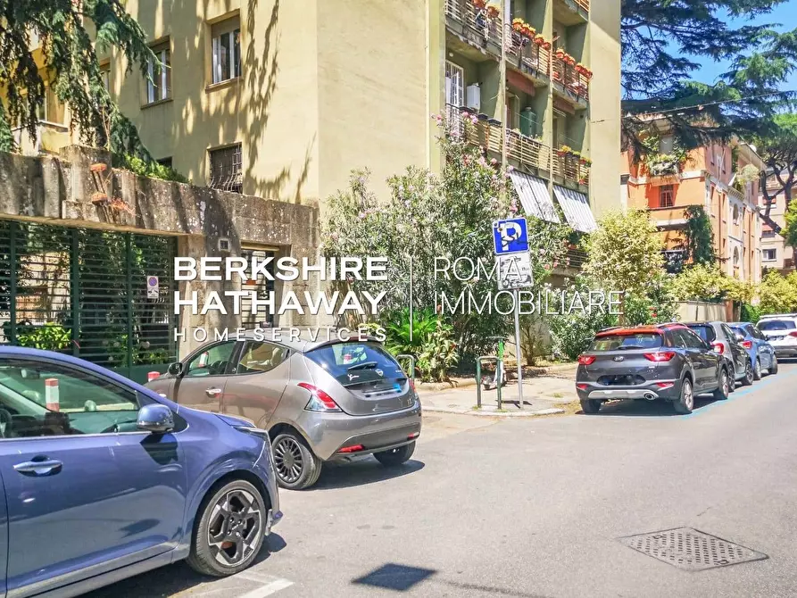 Immagine 24 di Appartamento in vendita  in Via Benaco a Roma