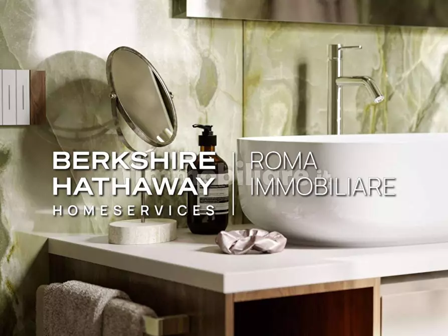 Immagine 8 di Appartamento in vendita  in Via Della Camilluccia a Roma