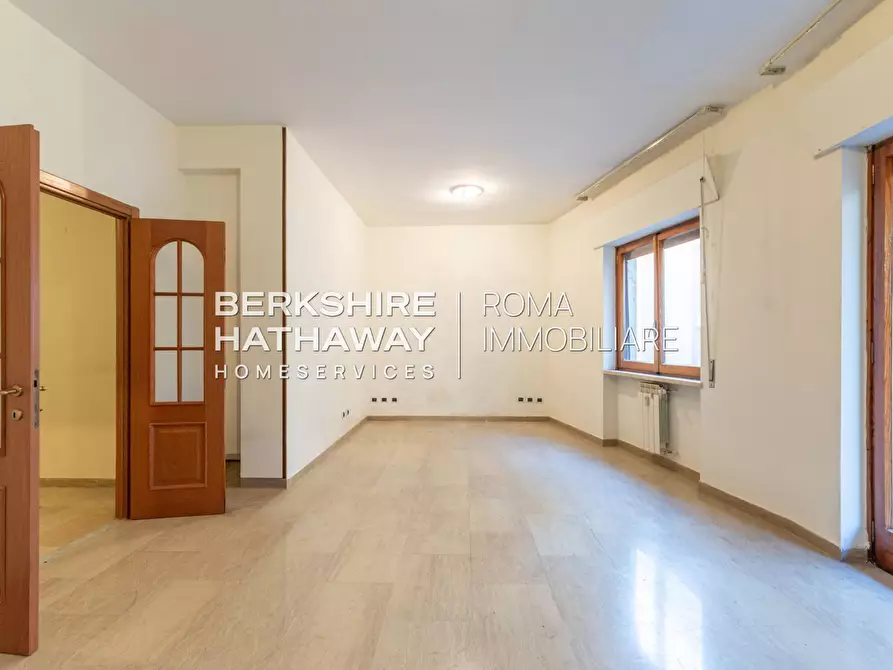 Immagine 3 di Appartamento in vendita  in Via Guido Alfani a Roma