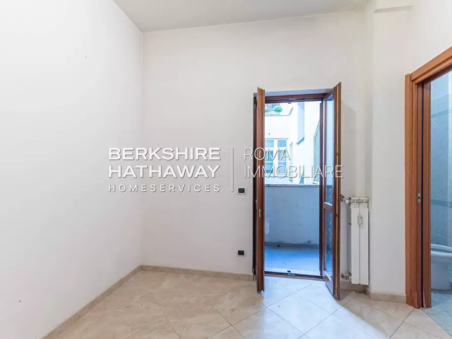 Immagine 10 di Appartamento in vendita  in Via Guido Alfani a Roma