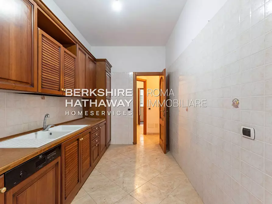 Immagine 8 di Appartamento in vendita  in Via Guido Alfani a Roma