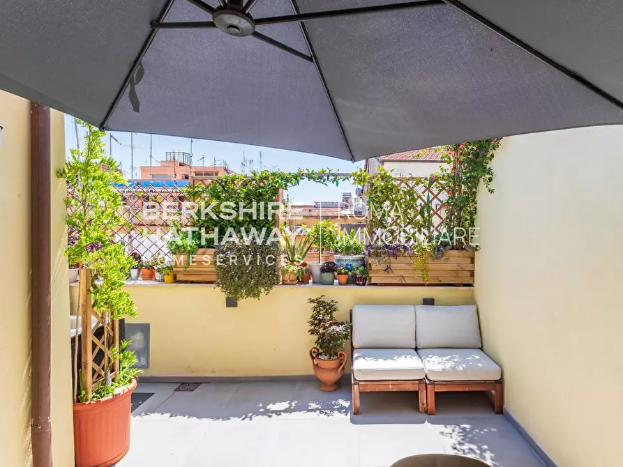 Immagine 2 di Appartamento in vendita  in Via Montebello a Roma