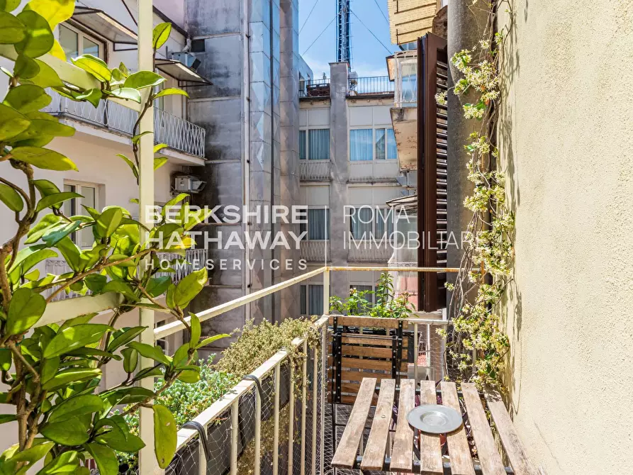 Immagine 14 di Appartamento in vendita  in Via Montebello a Roma