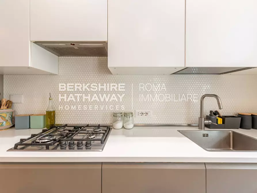 Immagine 12 di Appartamento in vendita  in Via Montebello a Roma