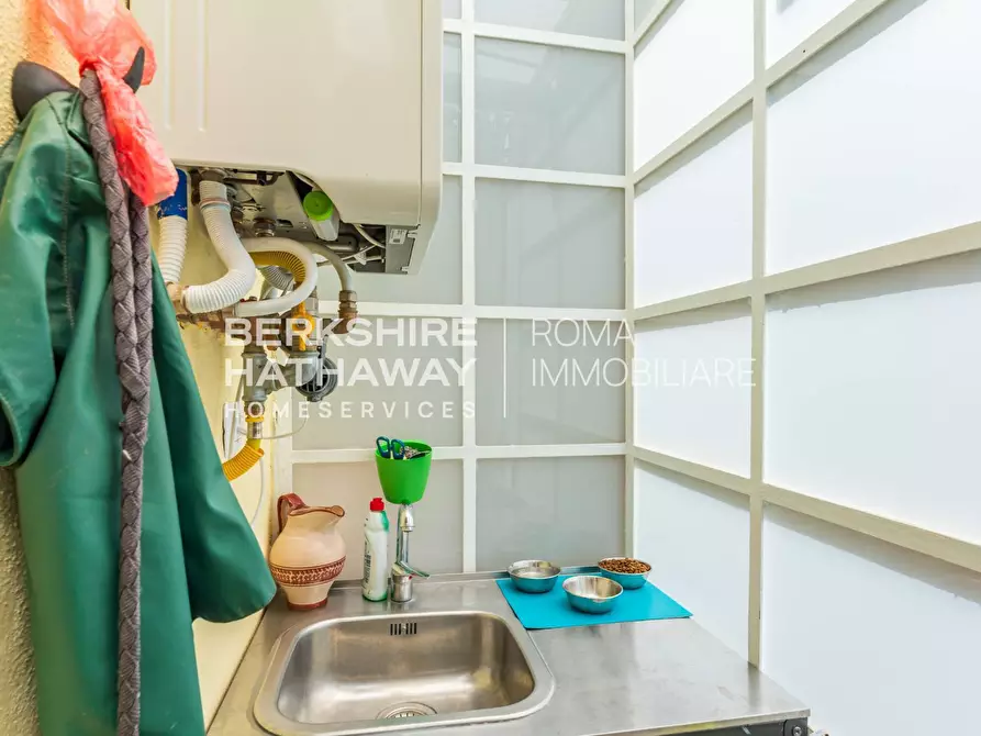 Immagine 15 di Appartamento in vendita  in Via Montebello a Roma