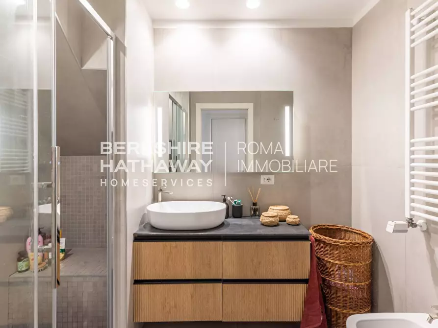 Immagine 38 di Appartamento in vendita  in Via Montebello a Roma