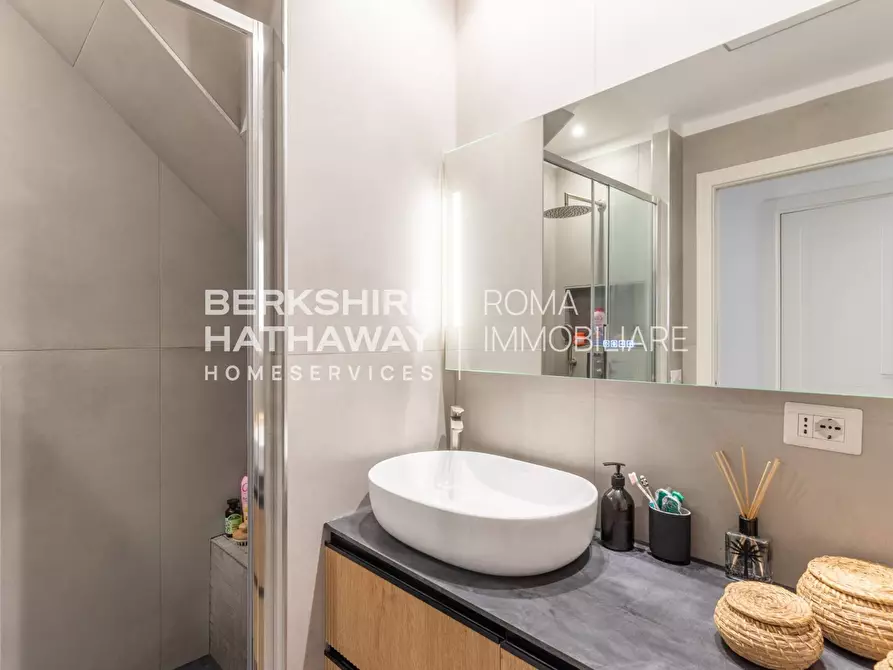 Immagine 39 di Appartamento in vendita  in Via Montebello a Roma