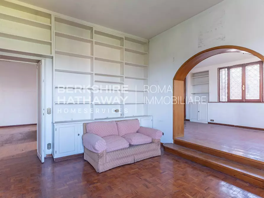 Immagine 5 di Appartamento in vendita  in Via Sant'Angela Merici a Roma