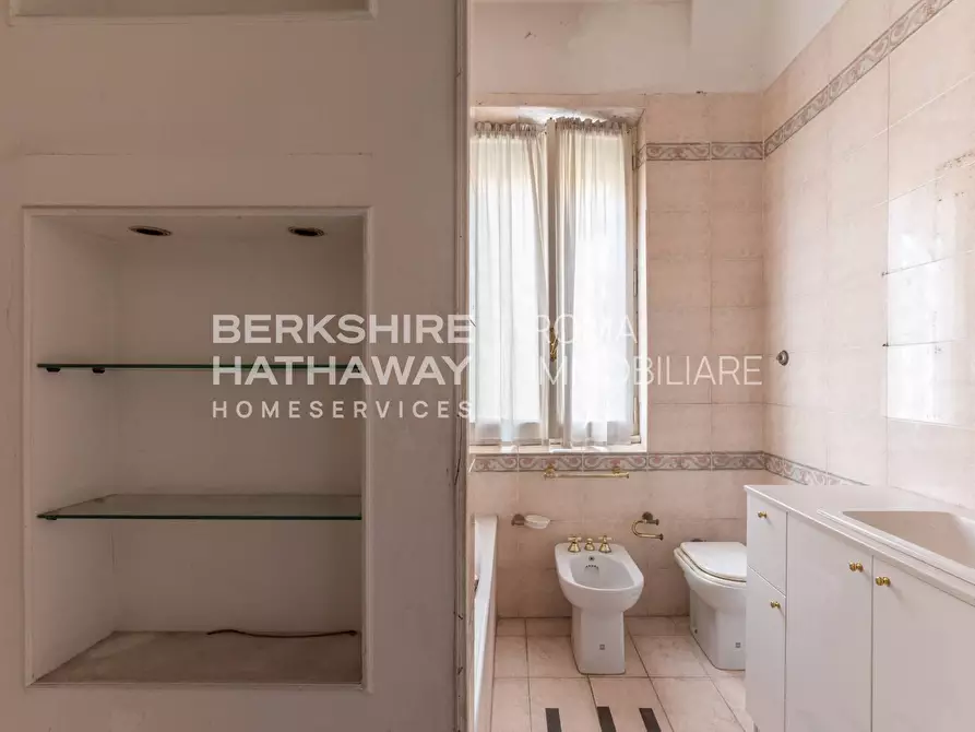 Immagine 19 di Appartamento in vendita  in Via Sant'Angela Merici a Roma