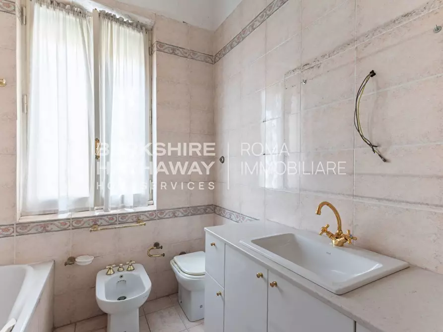 Immagine 21 di Appartamento in vendita  in Via Sant'Angela Merici a Roma