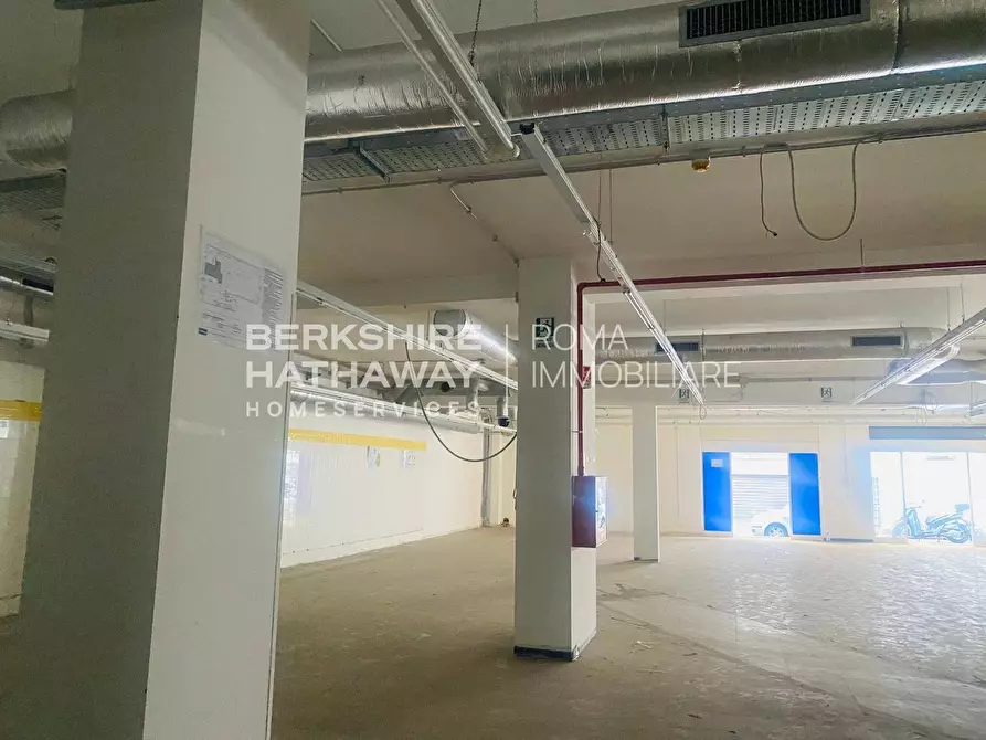 Immagine 13 di Locale commerciale in affitto  in Via Tiburtina 358 a Roma