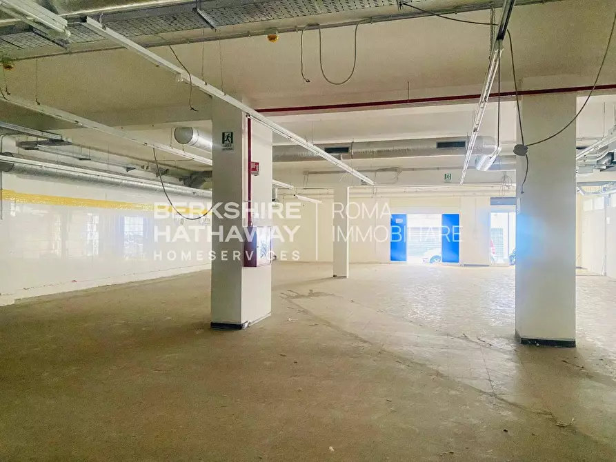 Immagine 10 di Locale commerciale in affitto  in Via Tiburtina 358 a Roma