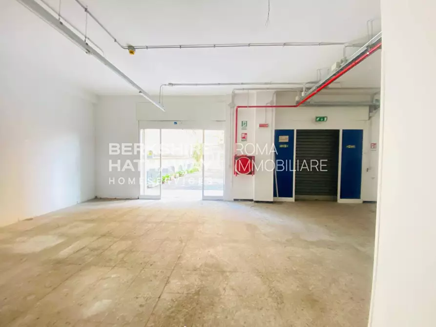 Immagine 9 di Locale commerciale in affitto  in Via Tiburtina 358 a Roma