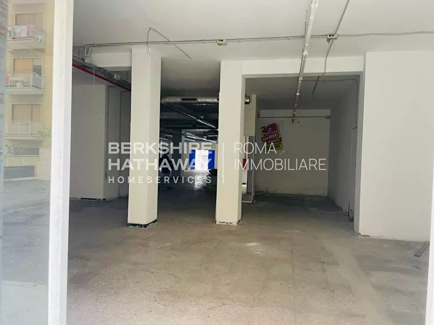 Immagine 14 di Locale commerciale in affitto  in Via Tiburtina 358 a Roma