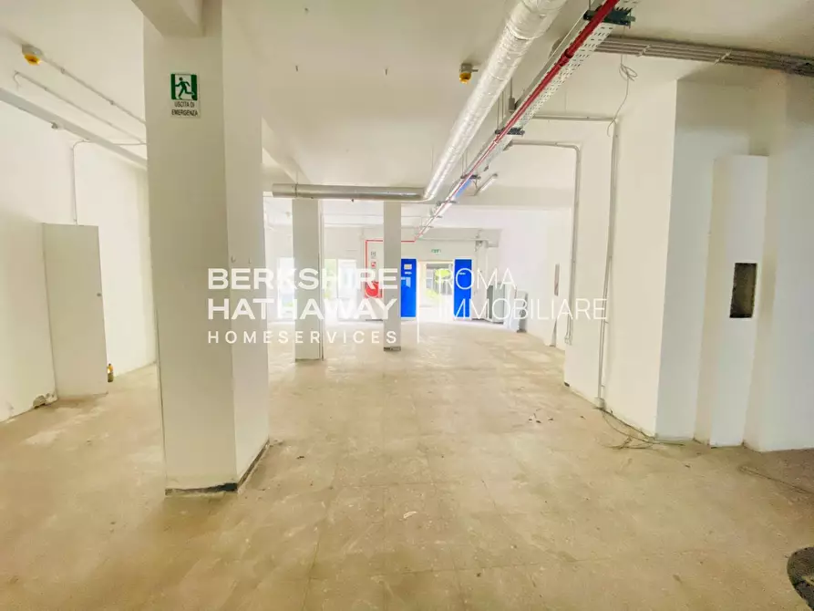 Immagine 3 di Locale commerciale in affitto  in Via Tiburtina 358 a Roma