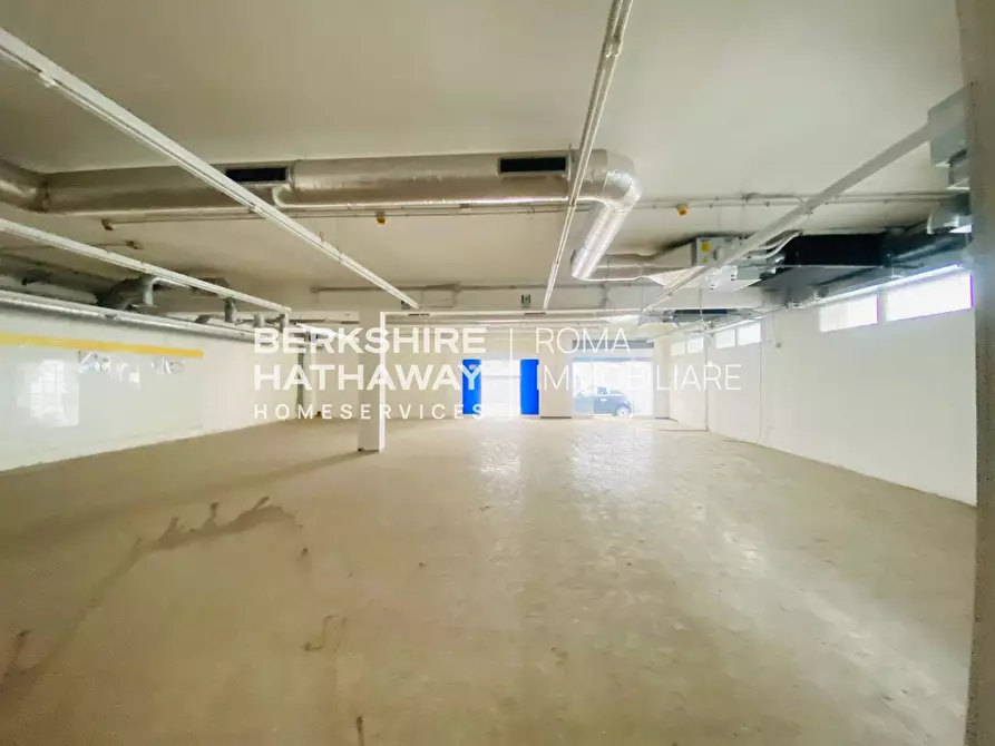 Immagine 11 di Locale commerciale in affitto  in Via Tiburtina 358 a Roma