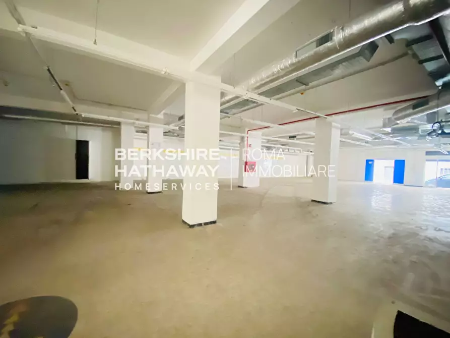 Immagine 12 di Locale commerciale in affitto  in Via Tiburtina 358 a Roma