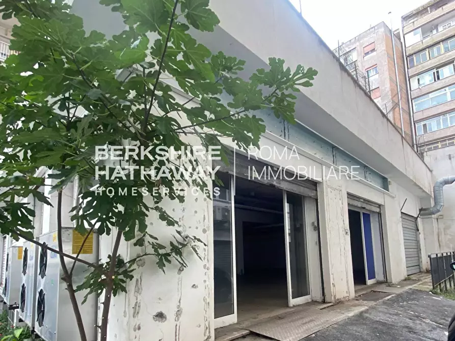 Immagine 17 di Locale commerciale in affitto  in Via Tiburtina 358 a Roma