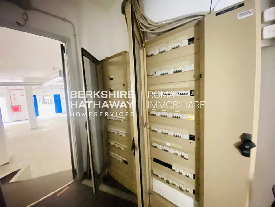 Immagine 15 di Locale commerciale in affitto  in Via Tiburtina 358 a Roma