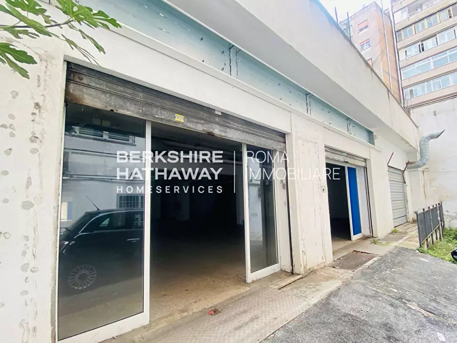 Immagine 18 di Locale commerciale in affitto  in Via Tiburtina 358 a Roma