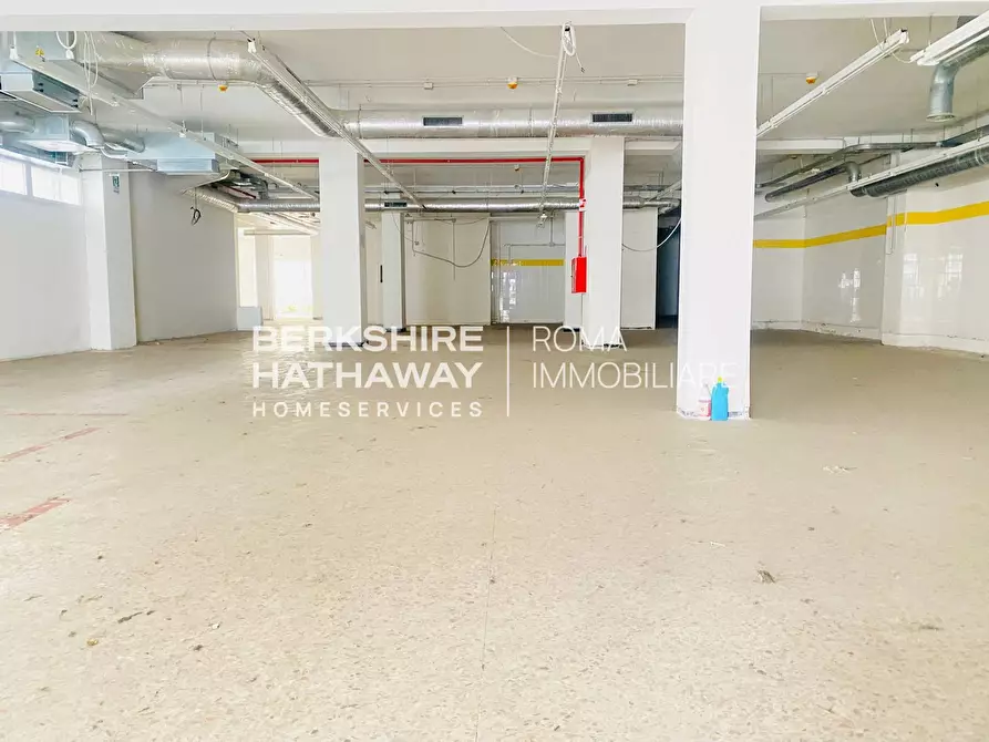 Immagine 20 di Locale commerciale in affitto  in Via Tiburtina 358 a Roma